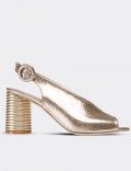 Altın Rengi Topuklu Kadın Ayakkabı