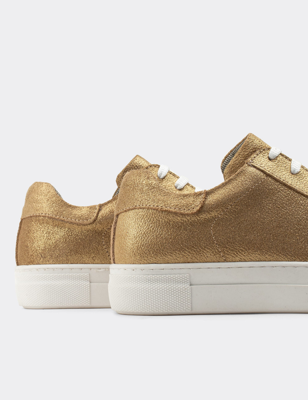 Hakiki Süet Altın Rengi Simli Sneaker Kadın Ayakkabı - Z1681ZALTC01