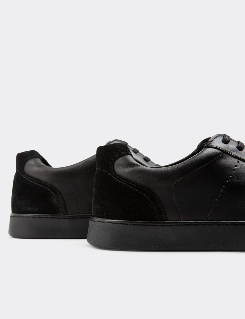 Hakiki Deri Siyah Sneaker Erkek Ayakkabı - 01881MSYHC01