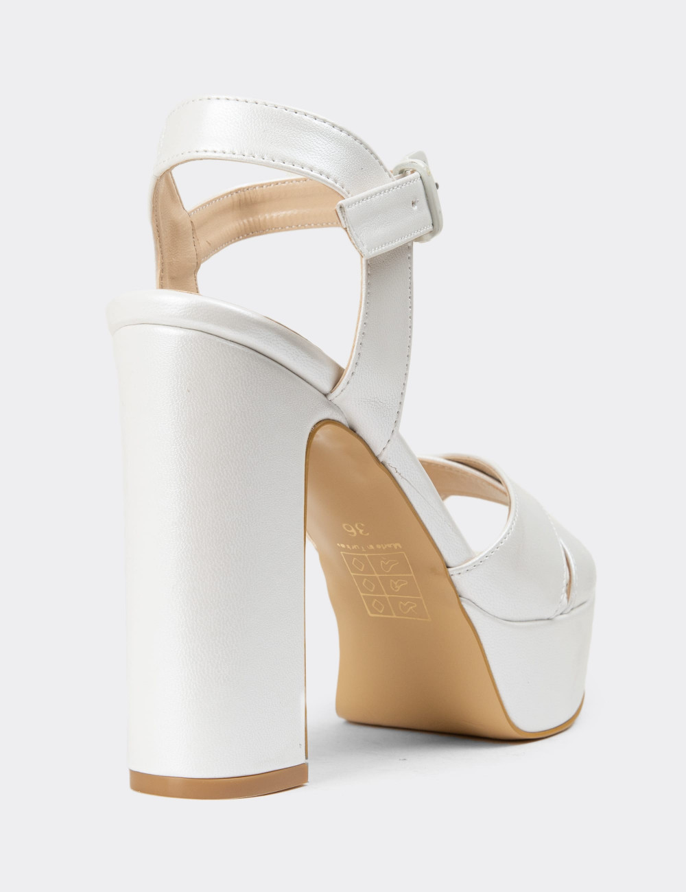 Beyaz Platform Topuklu Kadın Abiye Ayakkabı - K2023ZSDFM01