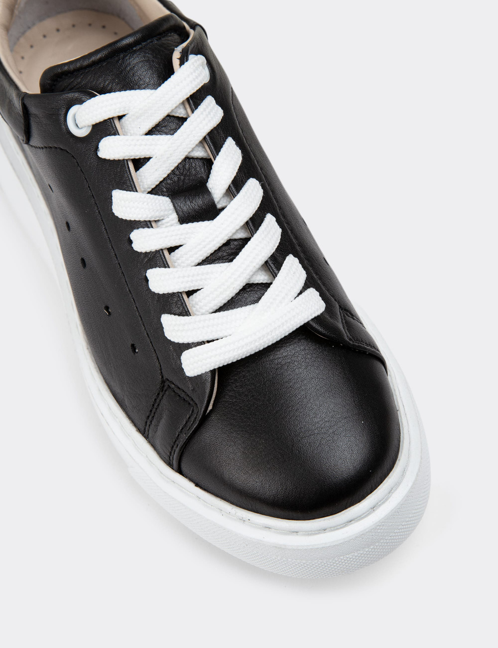 Hakiki Deri Siyah Sneaker Kadın Ayakkabı - SE515ZSYHP01