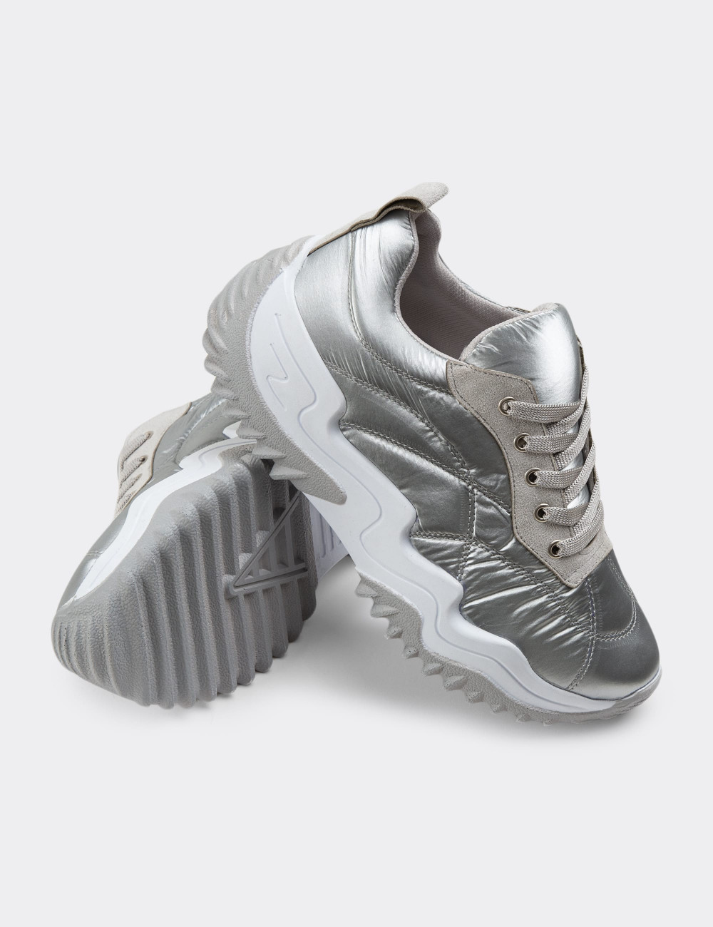 Gümüş Rengi Sneaker Kadın Ayakkabı - K0028ZGMSC01