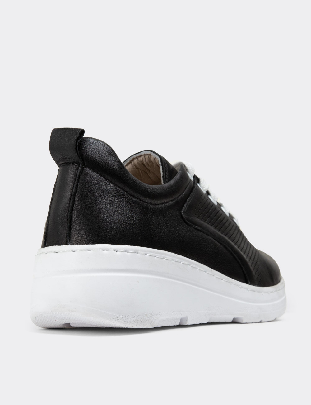 Hakiki Deri Siyah Sneaker Kadın Ayakkabı - SE480ZSYHP01