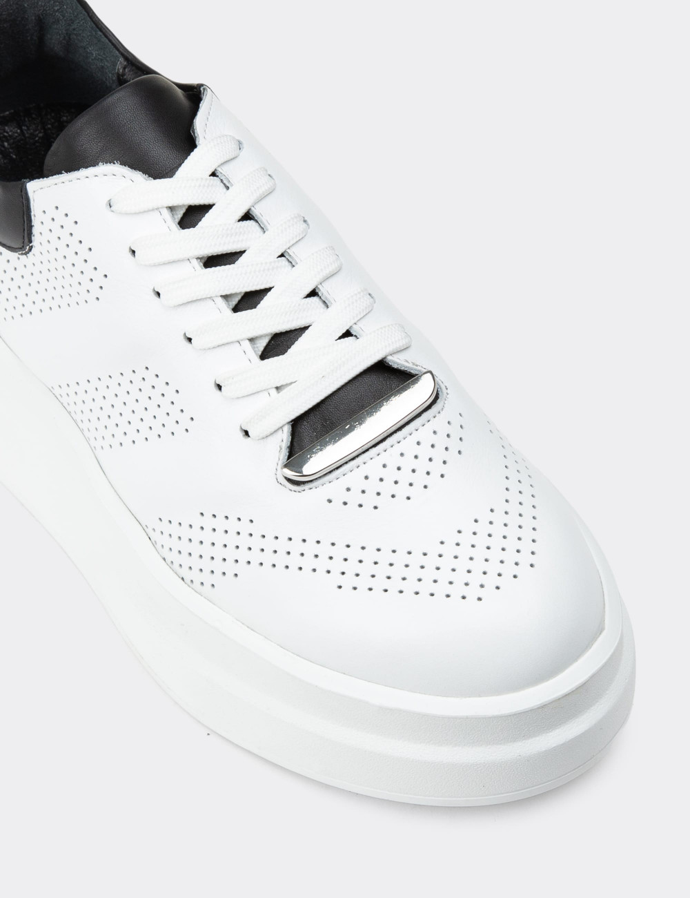 Hakiki Deri Beyaz Sneaker Kadın Ayakkabı - R6505ZBYZE01