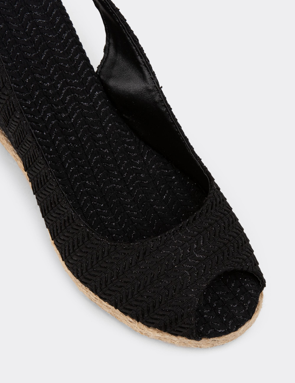 Siyah Dolgu Topuk Hasır Desen Kadın Sandalet - K1162ZSYHC01