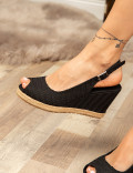 Siyah Dolgu Topuk Hasır Desen Kadın Sandalet
