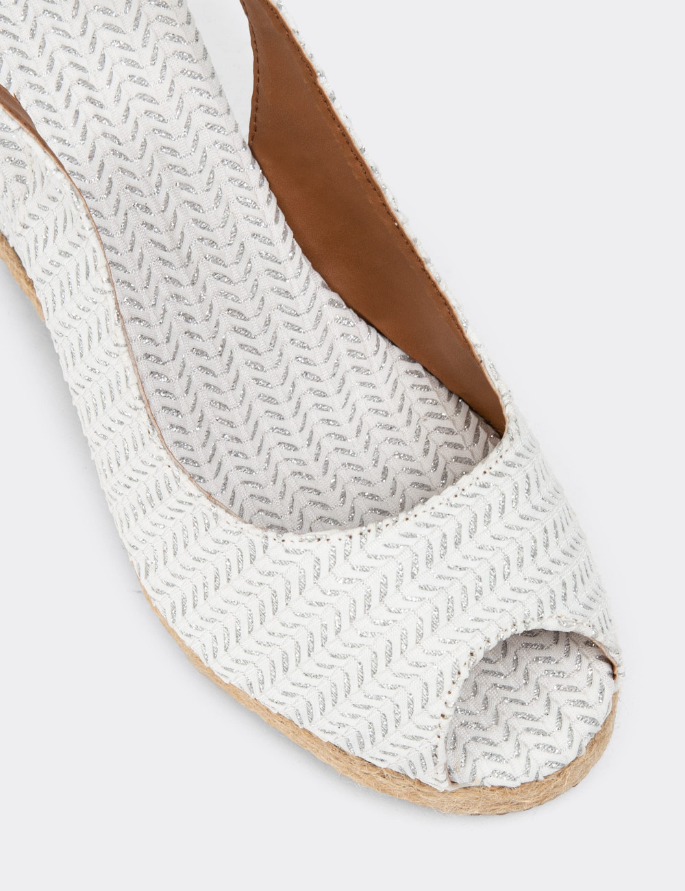 Beyaz Dolgu Topuk Kadın Hasır Sandalet - K1162ZBYZC01