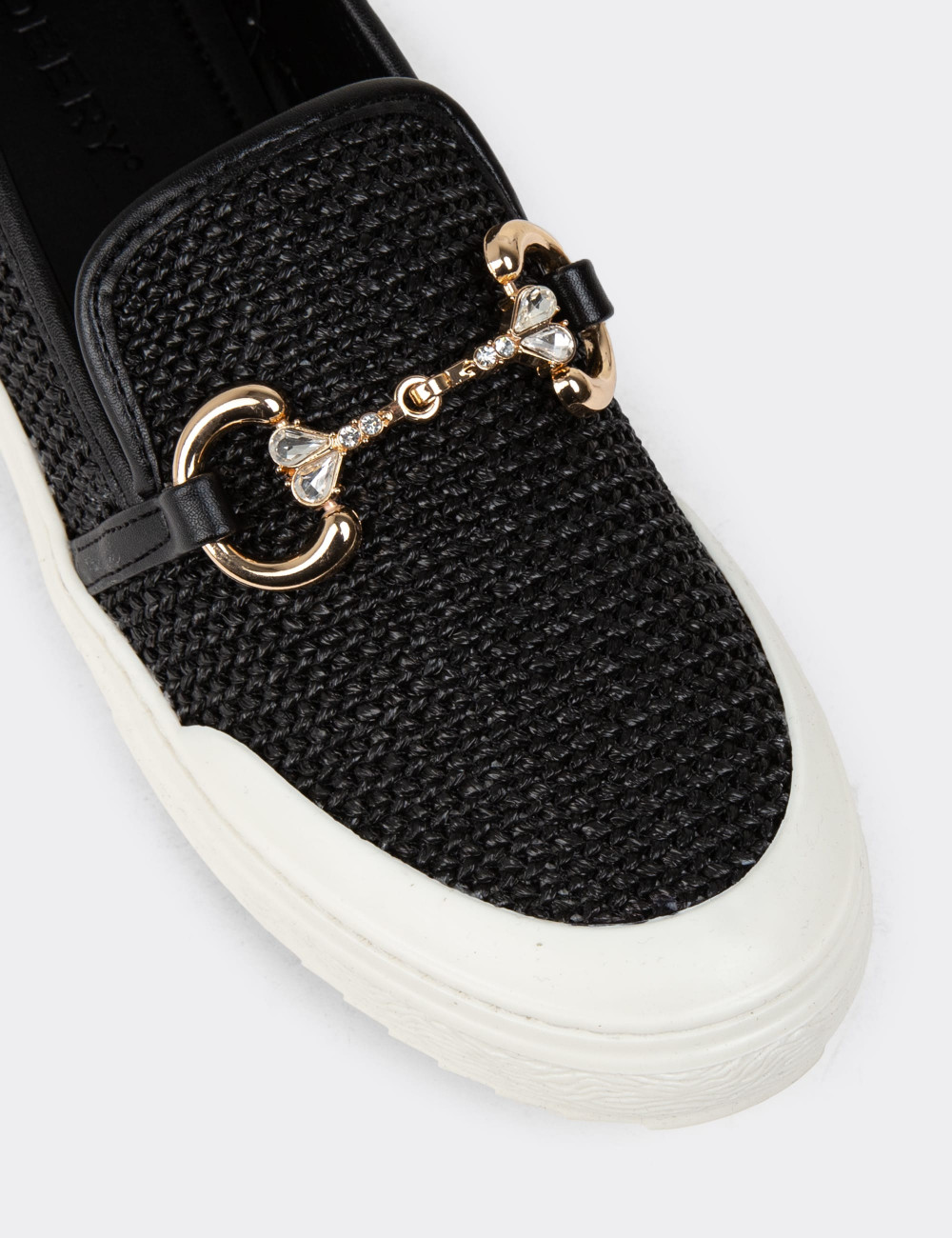 Siyah Toka Detaylı Kadın Sneaker Ayakkabı - K2000ZSYHP01