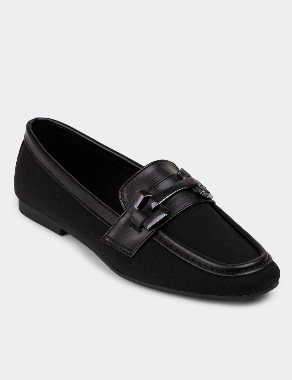 Siyah Kadın Toka Detaylı Makosen Ayakkabı - K2054ZSYHC01