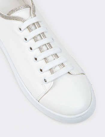 Beyaz Kadın Taş Detaylı Sneaker Ayakkabı - K0600ZBYZC01