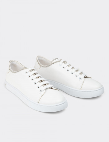 Beyaz Kadın Taş Detaylı Sneaker Ayakkabı - K0600ZBYZC01