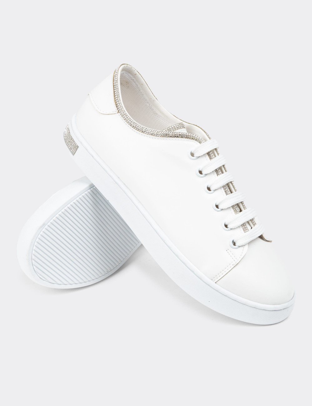 Beyaz Kadın Taş Detaylı Sneaker Ayakkabı - K0600ZBYZC01