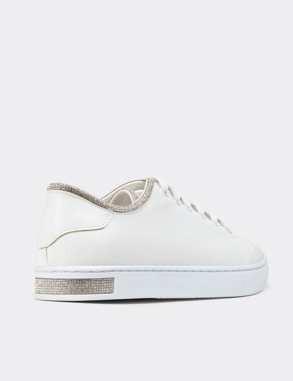 Beyaz Kadın Taş Detaylı Sneaker Ayakkabı - K0600ZBYZC01
