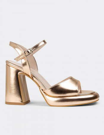 Altın Rengi Platform Topuklu Kadın Abiye Ayakkabı