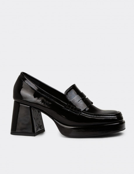 Rugan Siyah Kadın Topuklu Ayakkabı