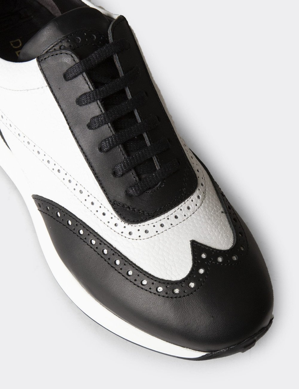 Hakiki Deri Siyah Beyaz Erkek Sneaker Ayakkabı - 00750MBYZE01