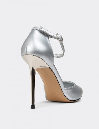Gümüş Rengi Kadın Topuklu Ayakkabı