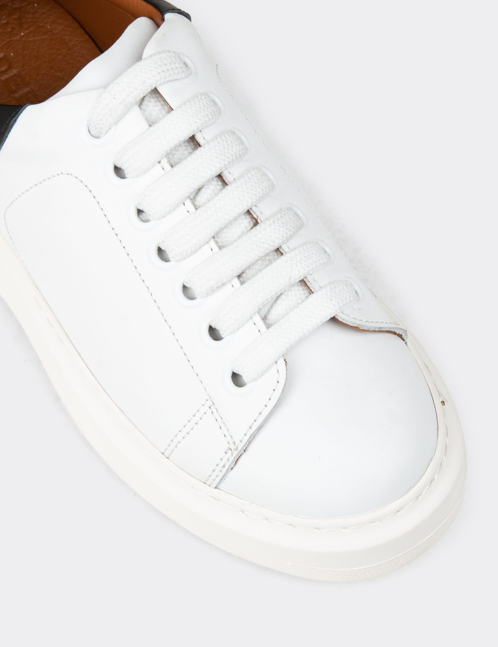 Kadın Hakiki Deri Beyaz Sneaker Ayakkabı - 01991ZBYZP01
