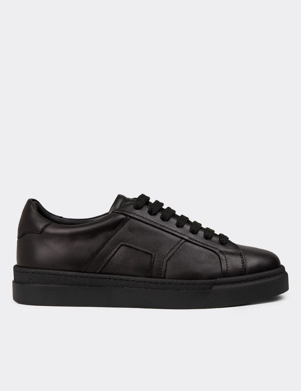 Erkek Hakiki Deri Siyah Sneaker Ayakkabı - 02002MSYHC02