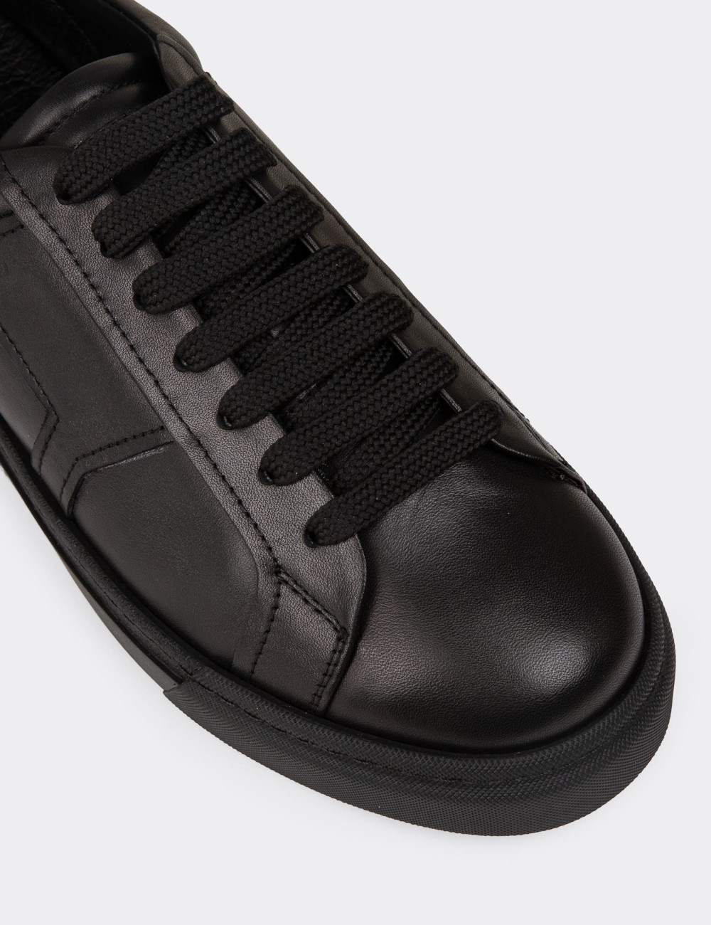 Erkek Hakiki Deri Siyah Sneaker Ayakkabı - 02002MSYHC02