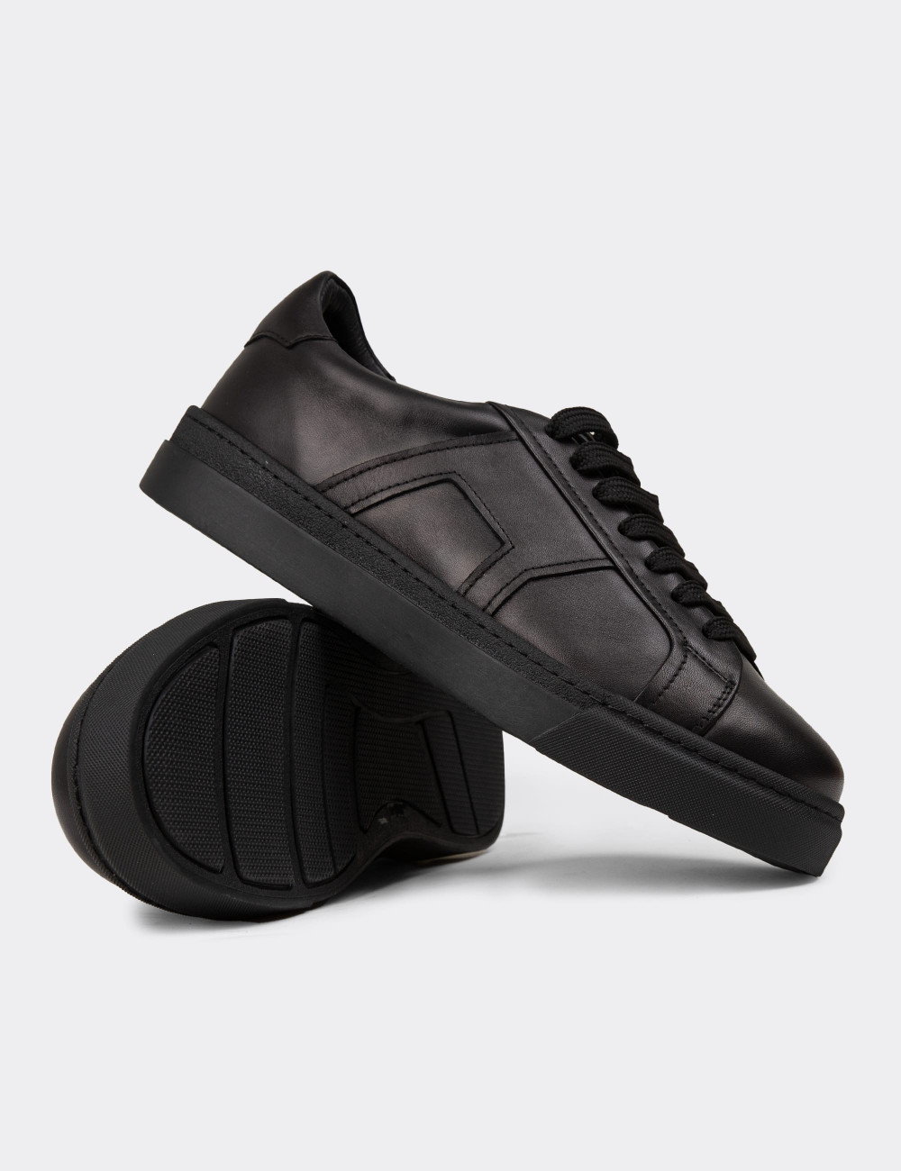 Erkek Hakiki Deri Siyah Sneaker Ayakkabı - 02002MSYHC02