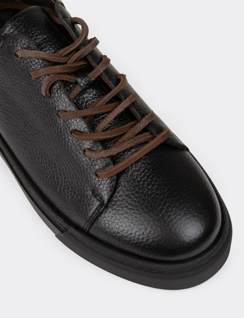 Erkek Hakiki Deri Siyah Sneaker Ayakkabı - 02004MSYHC01