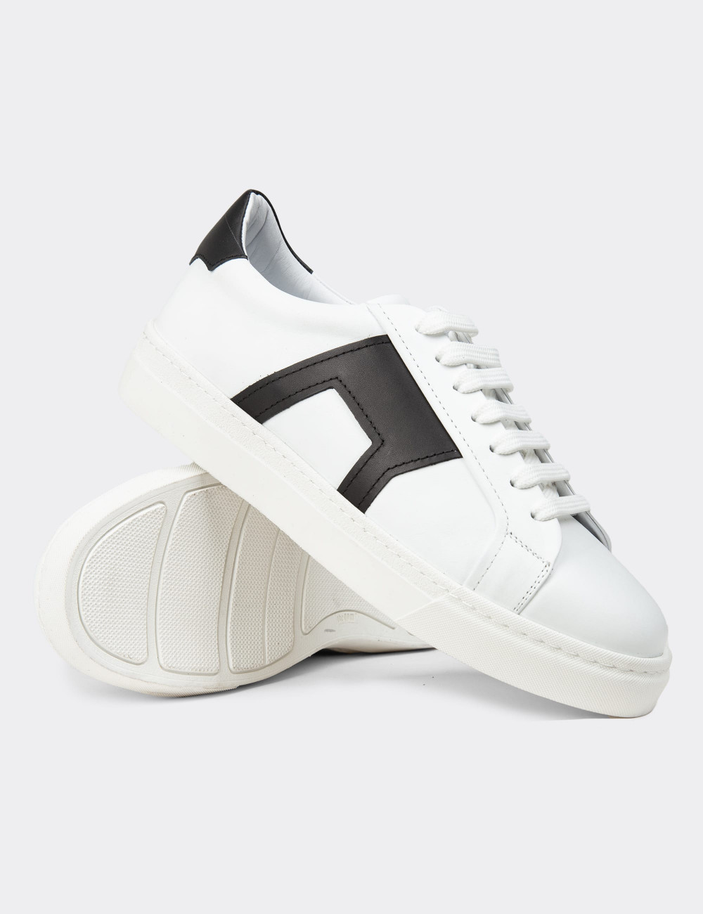 Erkek Hakiki Deri Siyah Sneaker Ayakkabı - 02002MSYHC01
