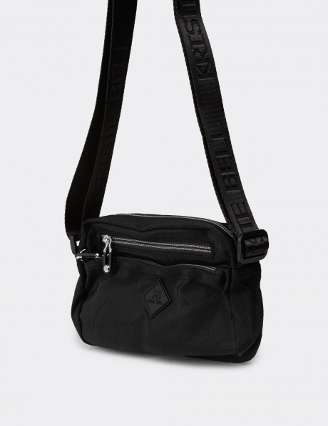 Siyah Kadın Postacı Çantası