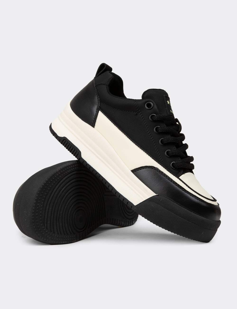Kadın Siyah Sneaker Ayakkabı - 25301ZSYHC01