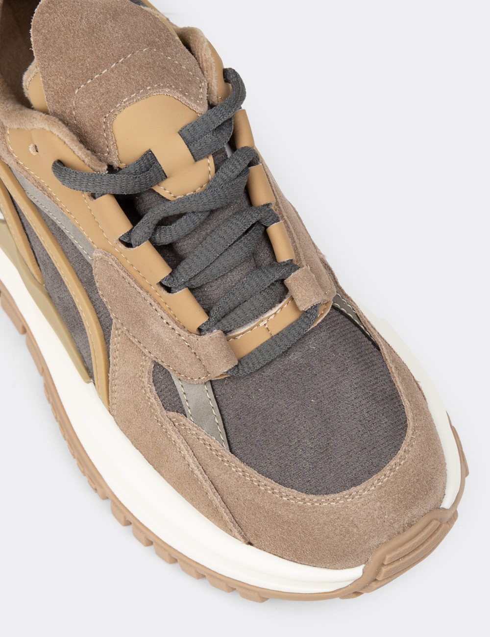 Kadın Hakiki Süet Vizon Renk Sneaker Ayakkabı - 25331ZVZNC01