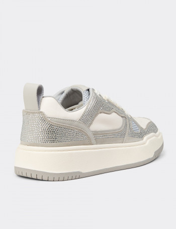Kadın Hakiki Deri Gümüş Renk Taş Detaylı Sneaker - 25359ZGMSC01