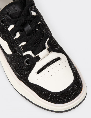 Kadın Hakiki Deri Siyah Taş Detaylı Sneaker - 25359ZSYHC01
