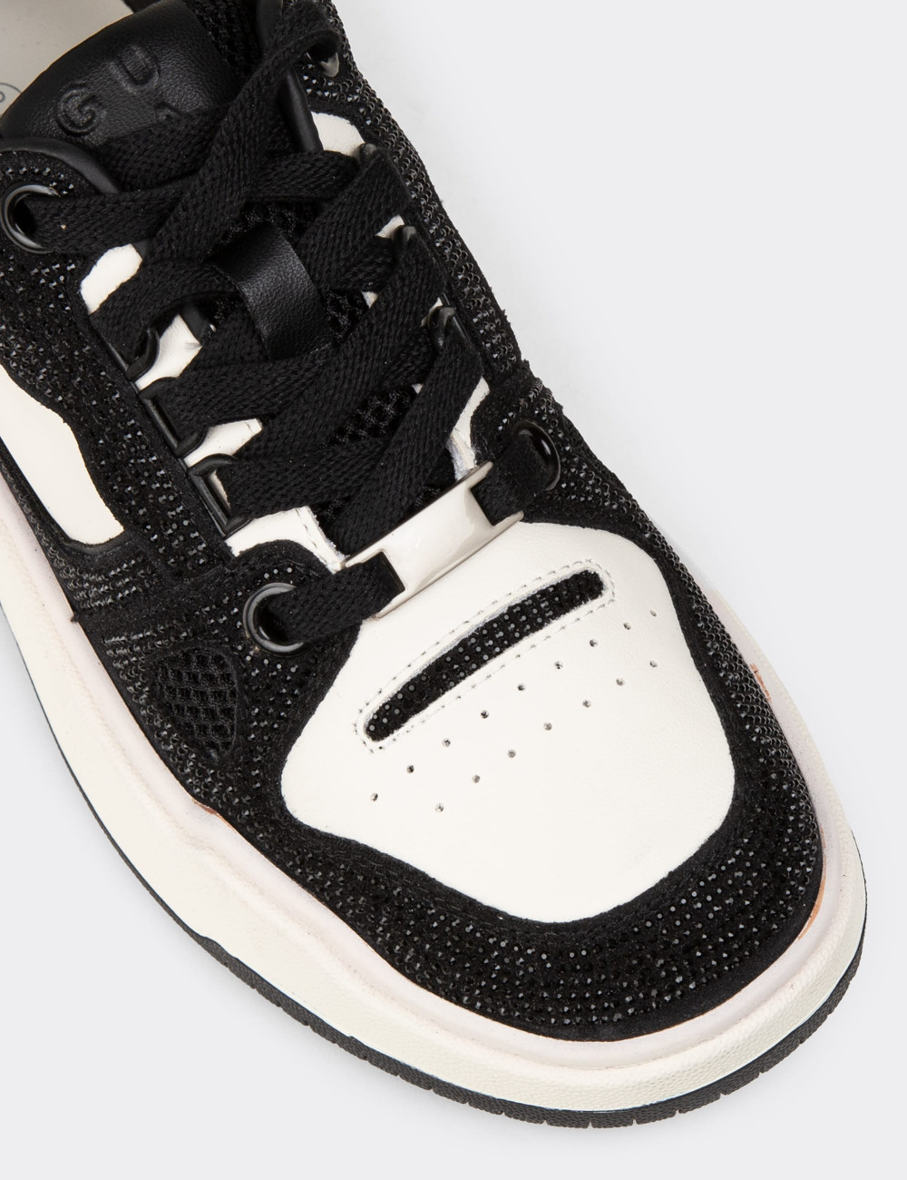 Kadın Siyah Taş Detaylı Sneaker Ayakkabı - 25359ZSYHC01