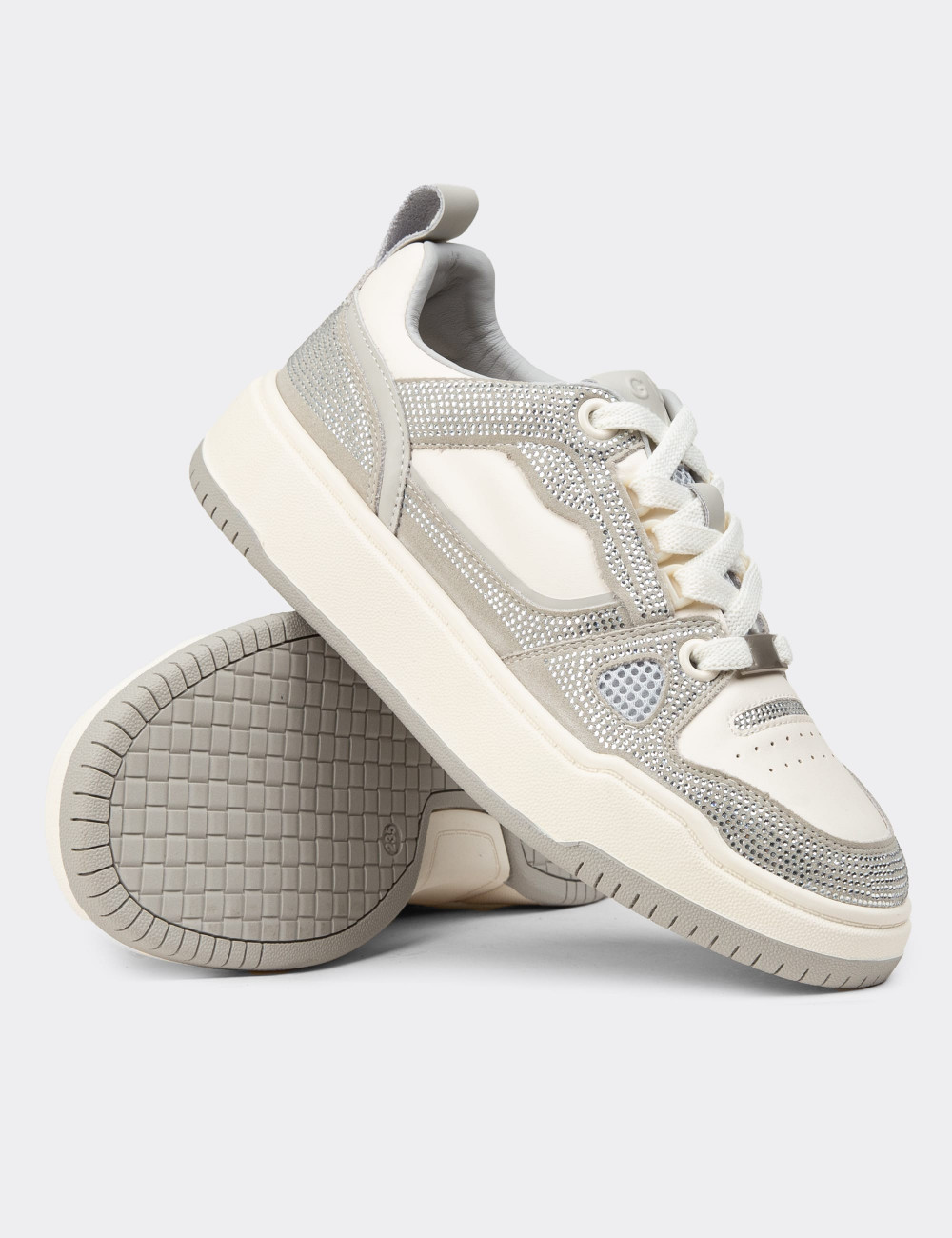 Kadın Gümüş Renk Taş Süslü Sneaker Ayakkabı - 25359ZGMSC01