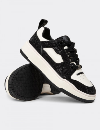 Kadın Hakiki Deri Siyah Taş Detaylı Sneaker - 25359ZSYHC01