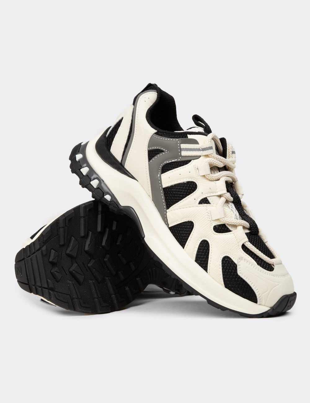 Kadın Siyah Sneaker Ayakkabı - 25317ZSYHC01