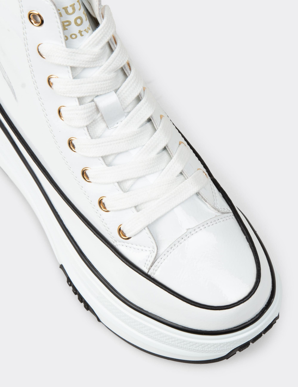 Kadın Beyaz Rugan High Top Sneaker - 25336ZBYZC01