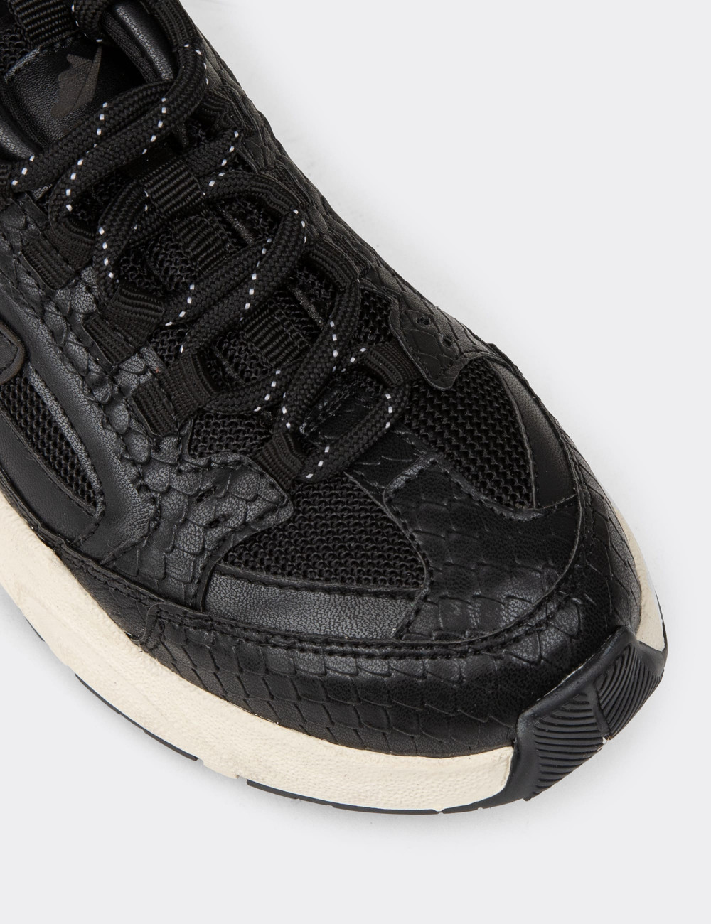 Kadın Siyah Sneaker Ayakkabı - 34142ZSYHC01