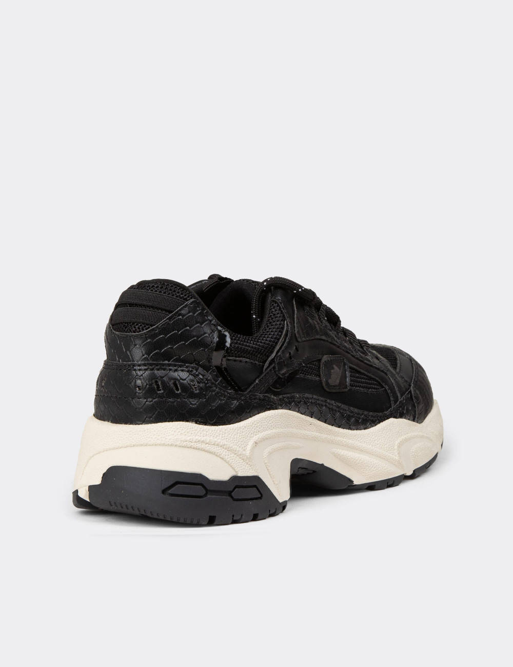 Kadın Siyah Sneaker Ayakkabı - 34142ZSYHC01