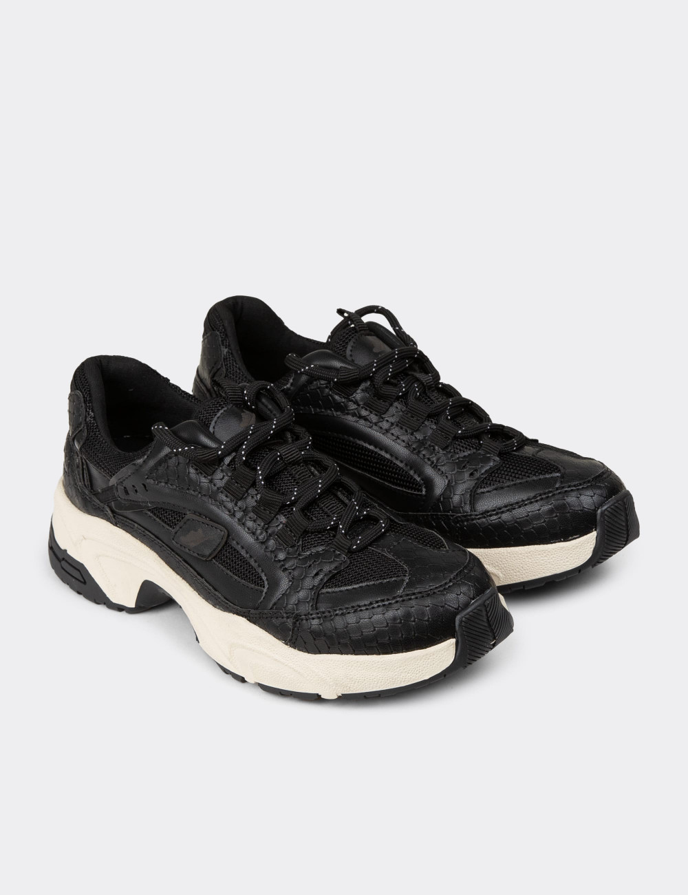 Kadın Siyah Sneaker Ayakkabı - 34142ZSYHC01