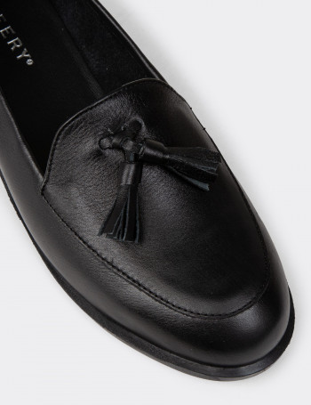 Kadın Siyah Hakiki Deri Püsküllü Loafer - R2504ZSYHC01