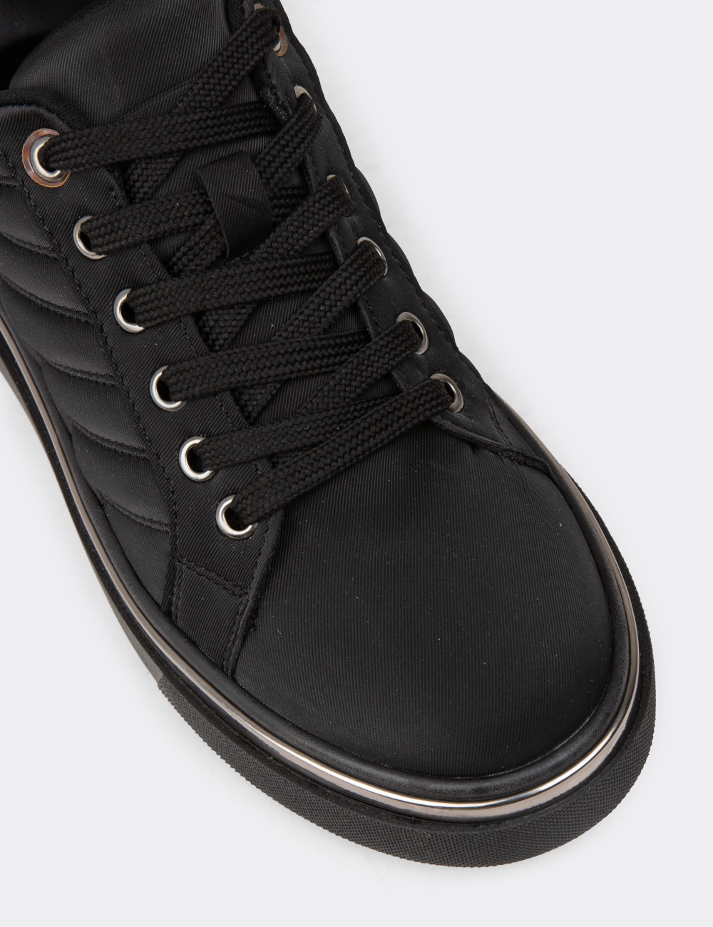 Kadın Siyah Sneaker Ayakkabı - K2200ZSYHC01