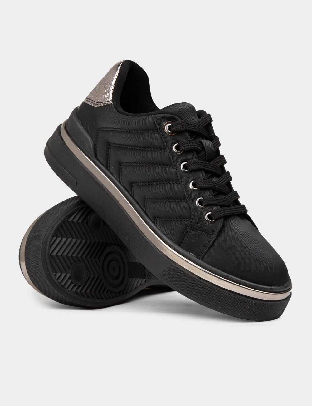 Kadın Siyah Sneaker Ayakkabı - K2200ZSYHC01