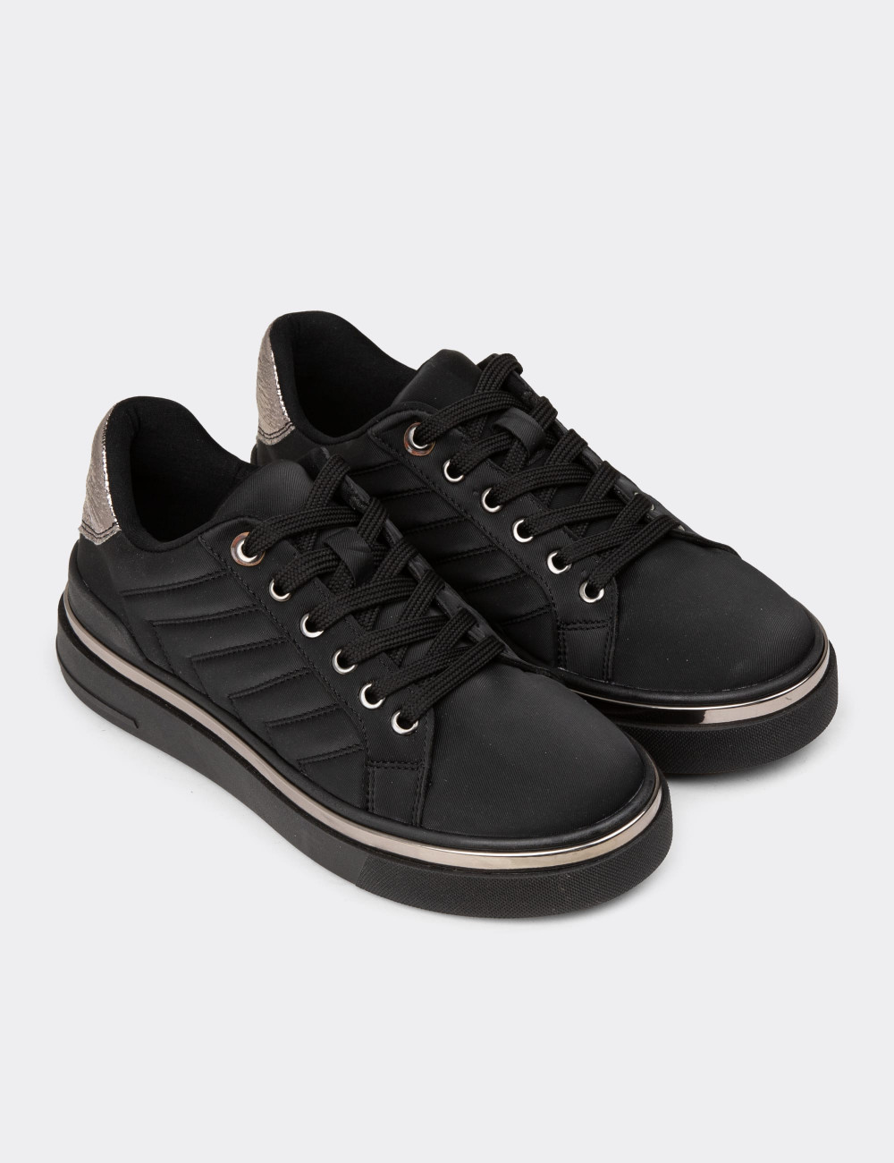Kadın Siyah Sneaker Ayakkabı - K2200ZSYHC01