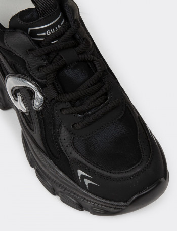Kadın Siyah Sneaker Ayakkabı - 25450ZSYHC01