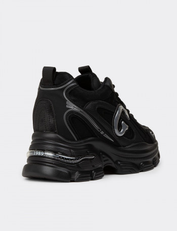 Kadın Siyah Sneaker Ayakkabı - 25450ZSYHC01