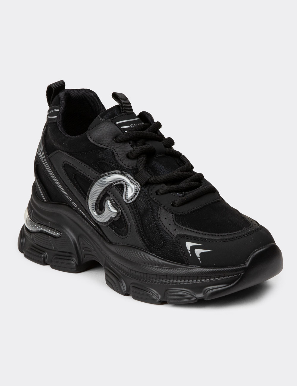 Kadın Siyah Sneaker Ayakkabı - 25450ZSYHC01