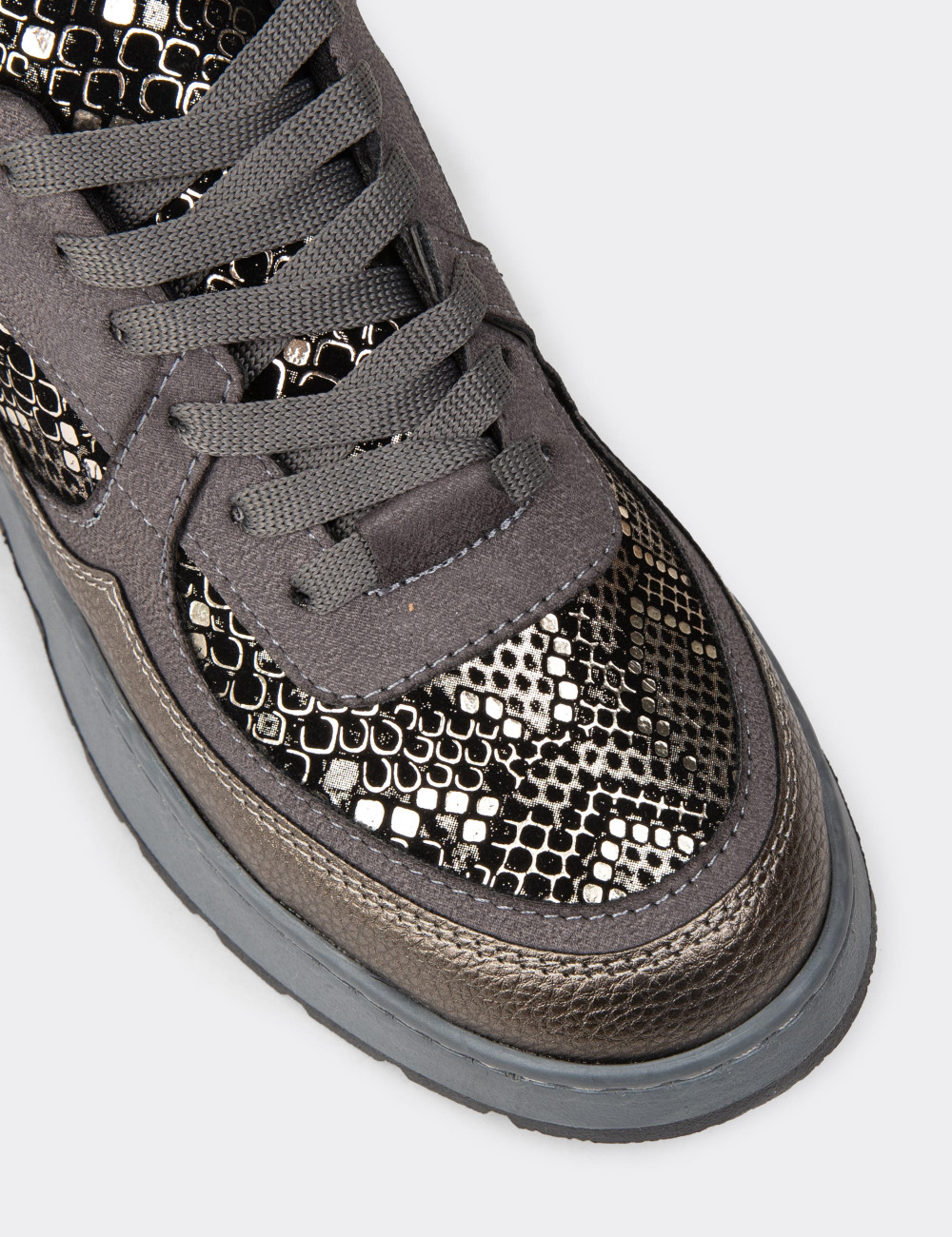Kadın Gri Sneaker Ayakkabı - K0203ZGRIE01
