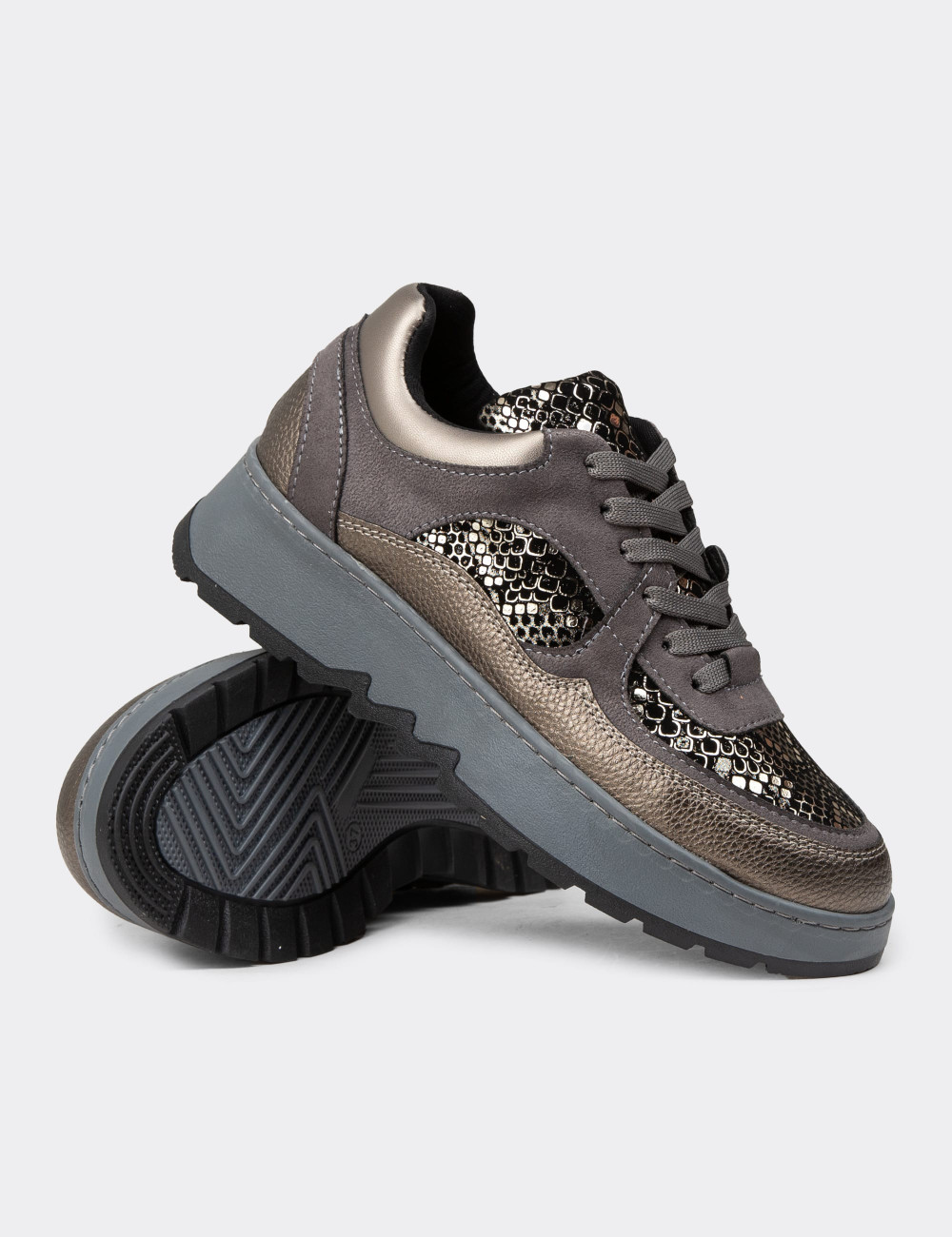 Kadın Gri Sneaker Ayakkabı - K0203ZGRIE01