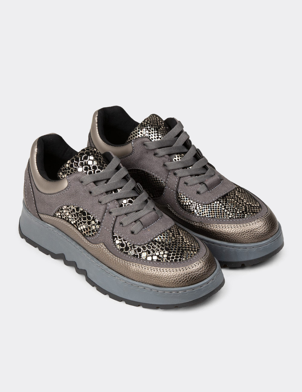 Kadın Gri Sneaker Ayakkabı - K0203ZGRIE01